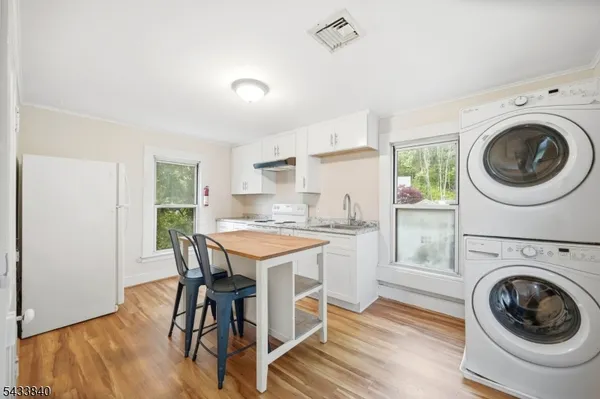 $1,800 | 83 High Street, Unit 2, Newton, NJ 07860