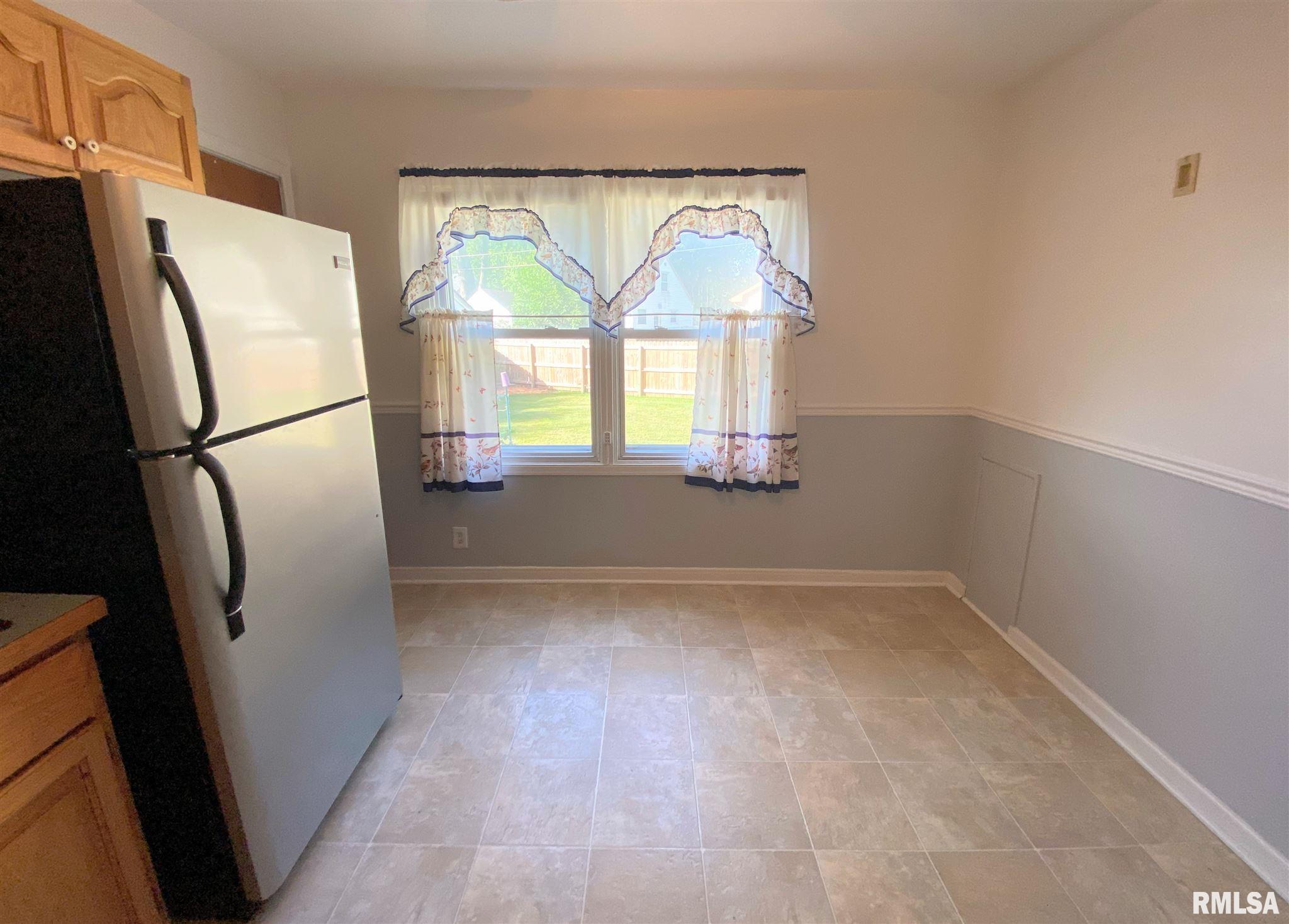 2012 East Buchanan Street Springfield, IL 62703 - Photo 11 of 41
