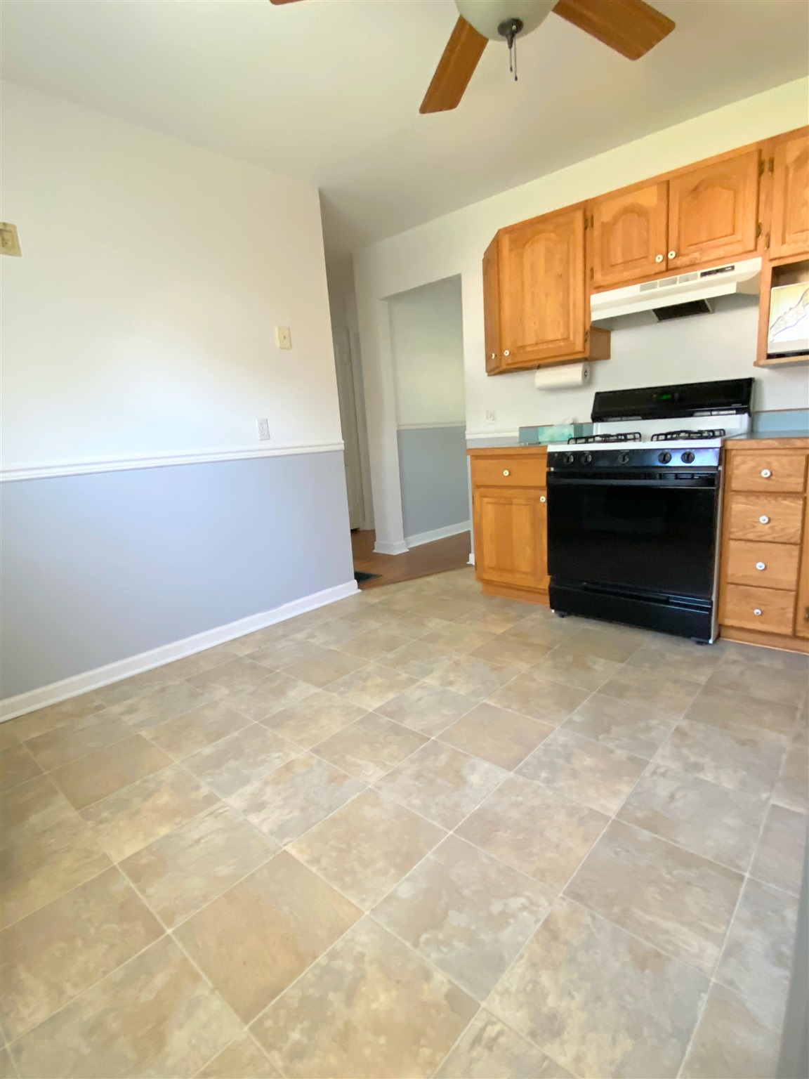 2012 East Buchanan Street Springfield, IL 62703 - Photo 12 of 41