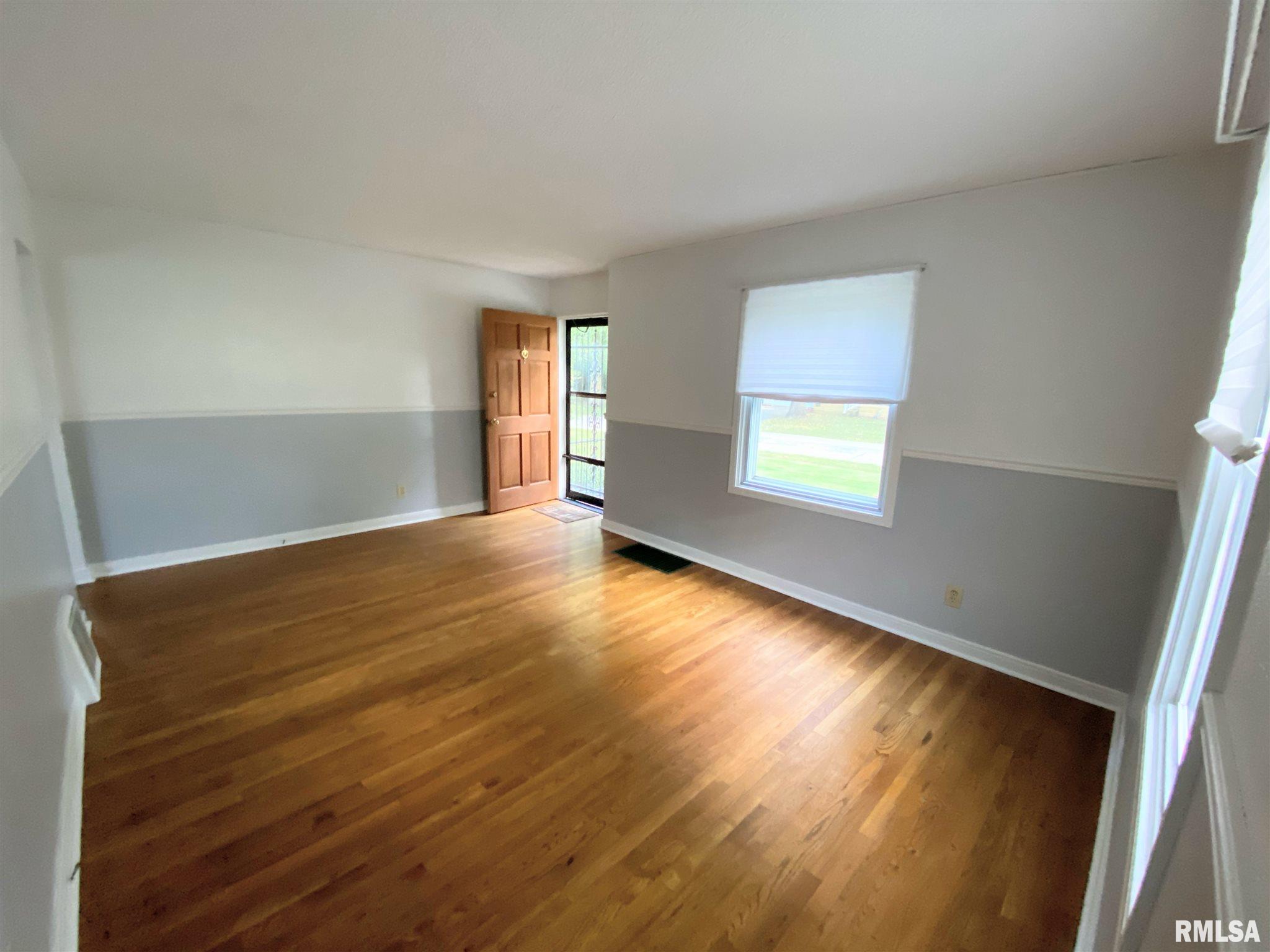 2012 East Buchanan Street Springfield, IL 62703 - Photo 5 of 41