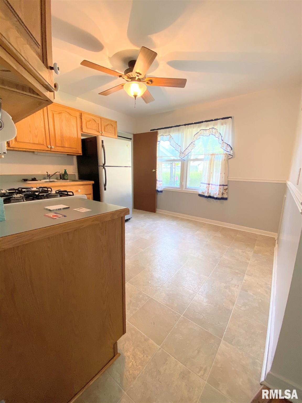 2012 East Buchanan Street Springfield, IL 62703 - Photo 8 of 41