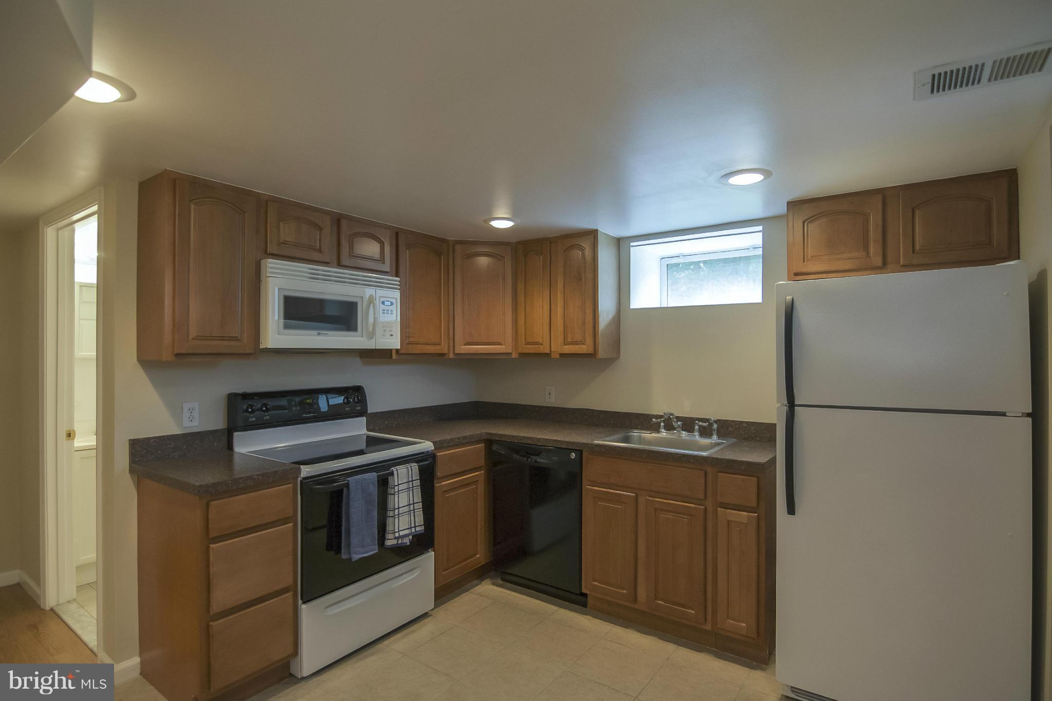12213 Philadelphia Road Kingsville, MD 21087 - Photo 17 of 27 Kitchen
