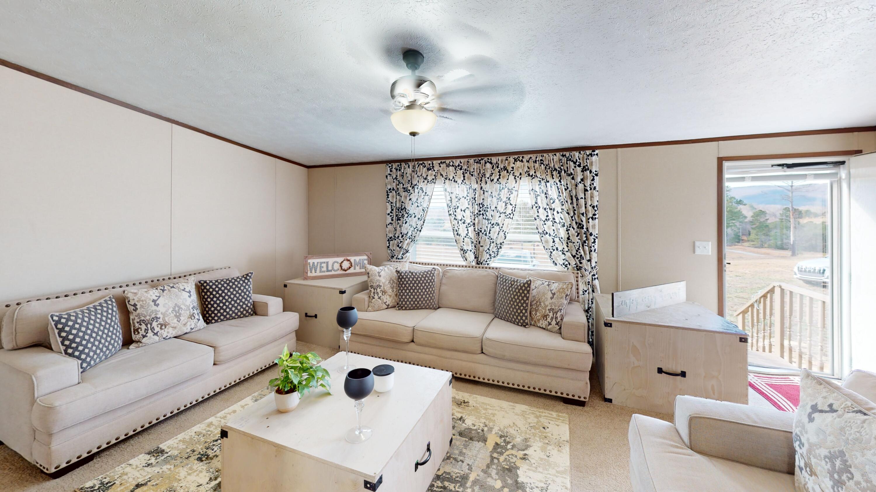 463 Henderson Road Evensville, TN 37332 - Photo 2 of 15 2-Living Room 1