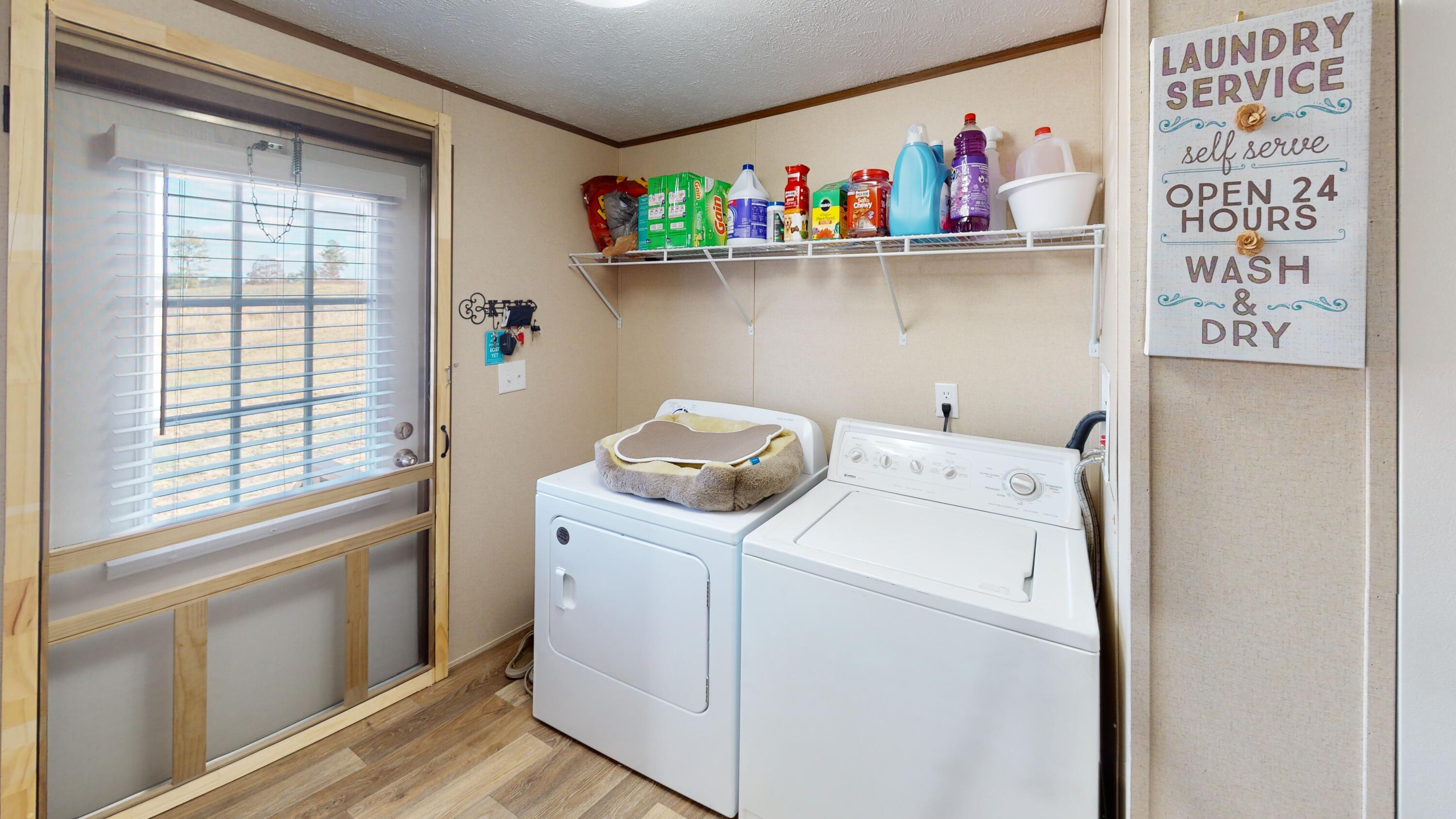 463 Henderson Road Evensville, TN 37332 - Photo 8 of 15 8-Laundry Room