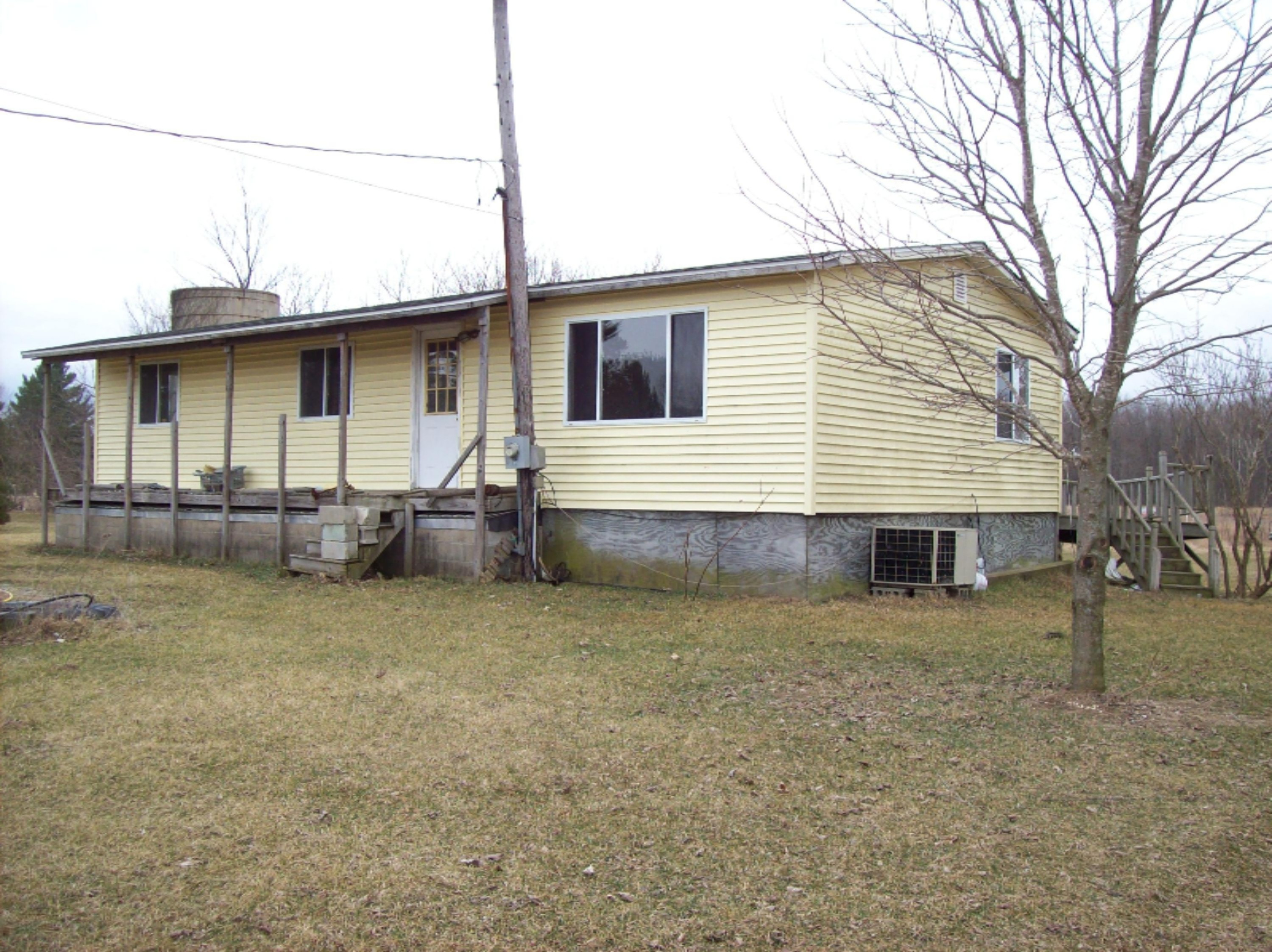 799 North Lumberjack Road Sumner, MI 48889 - Photo 2 of 8 100_3146