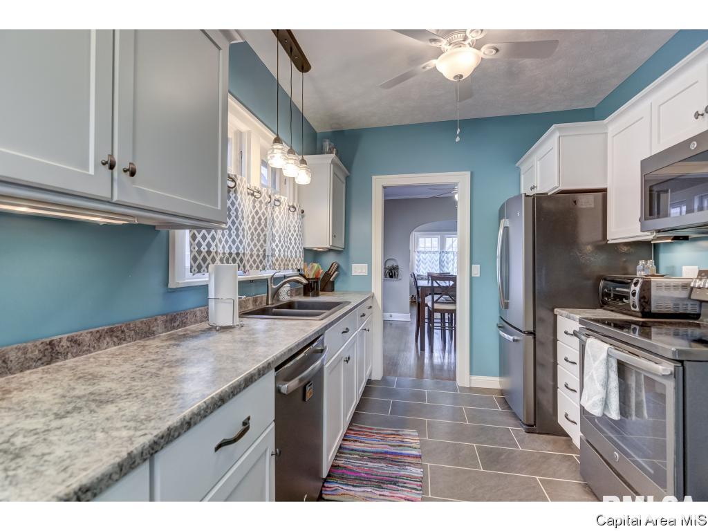 404 Broad Place Springfield, IL 62703 - Photo 11 of 35