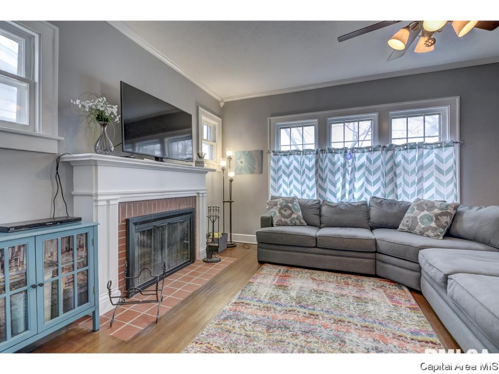 404 Broad Place Springfield, IL 62703 - Photo 2 of 35