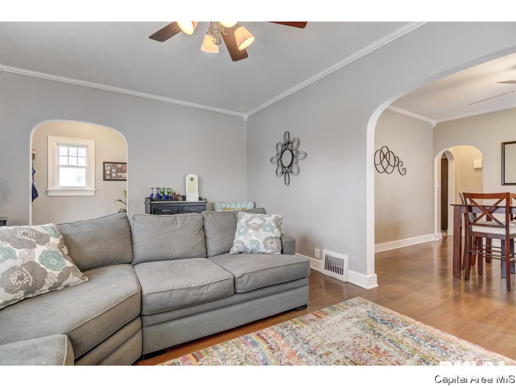 404 Broad Place Springfield, IL 62703 - Photo 5 of 35