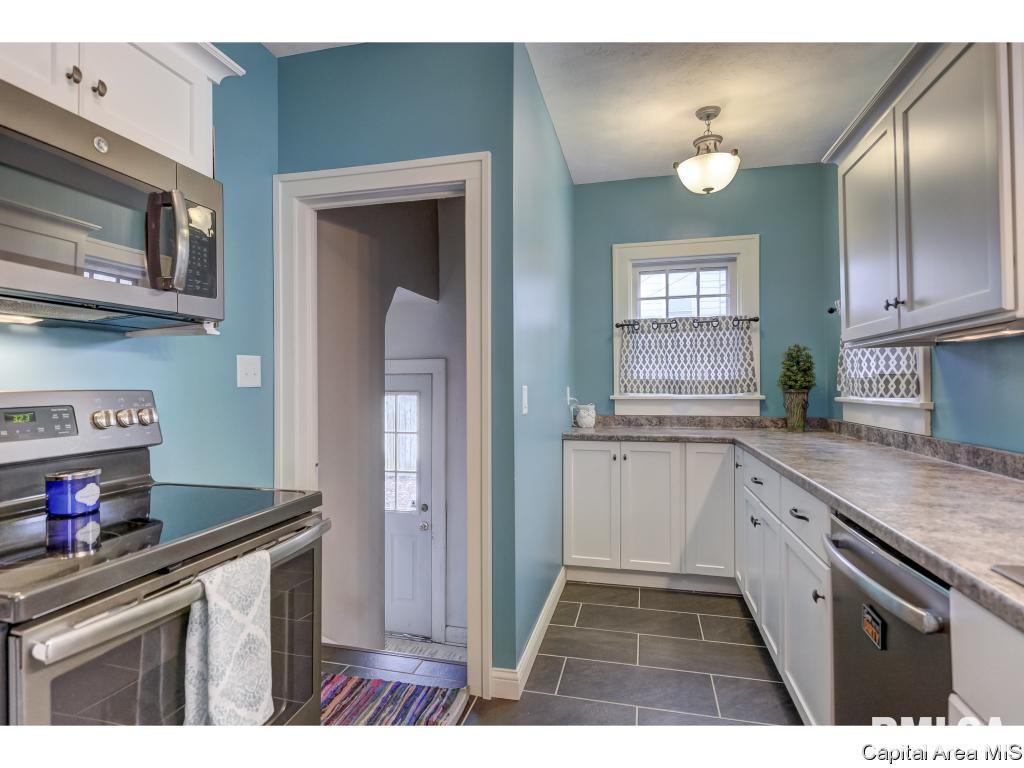 404 Broad Place Springfield, IL 62703 - Photo 7 of 35