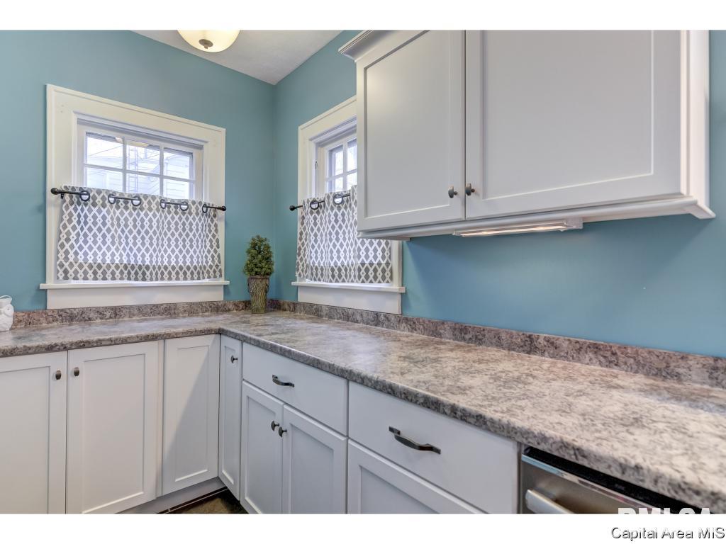 404 Broad Place Springfield, IL 62703 - Photo 9 of 35