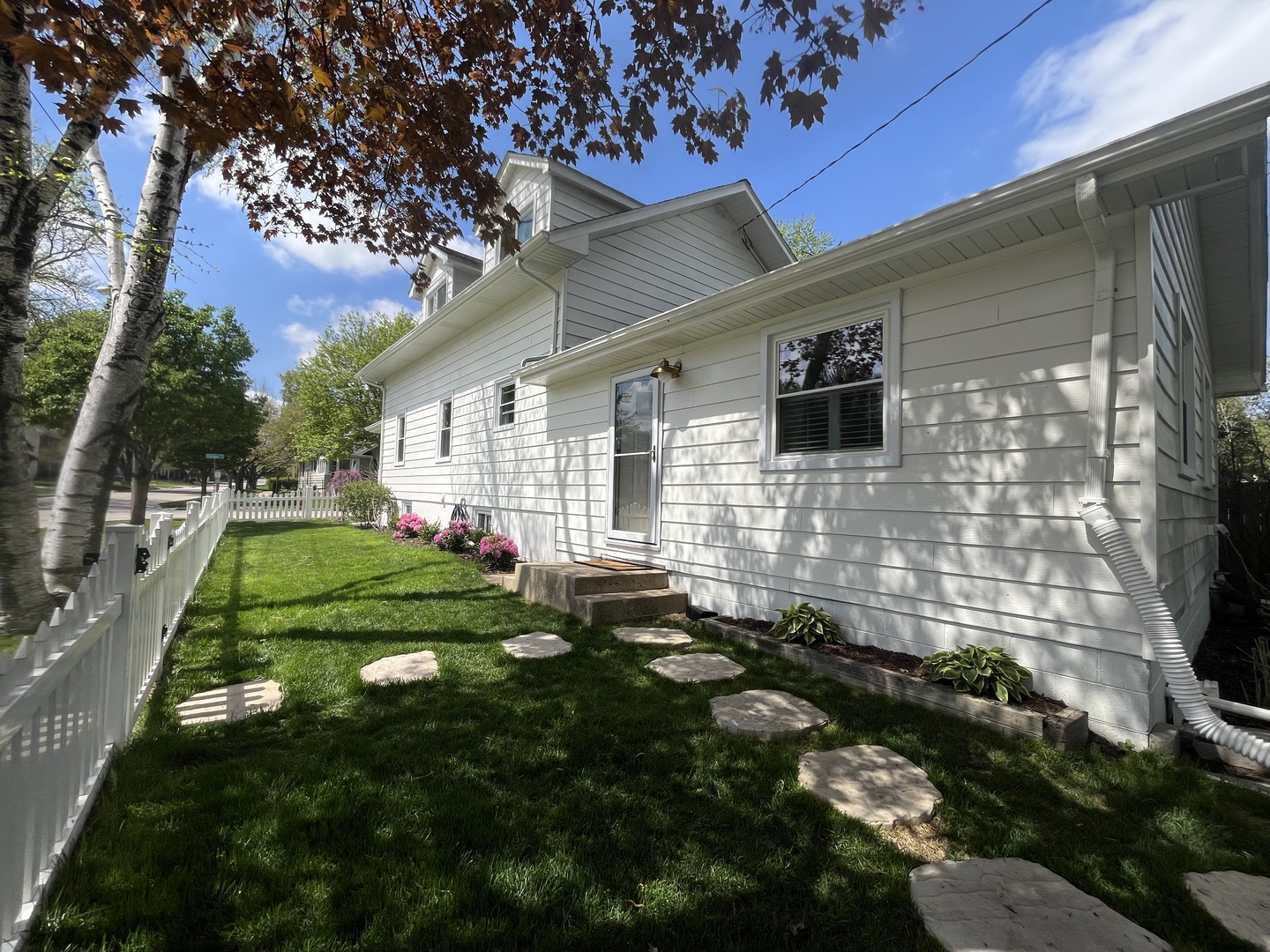 701 Edison Street Geneva, IL 60134 - Photo 2 of 16
