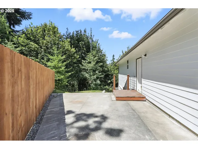 a view of a backyard with pathway