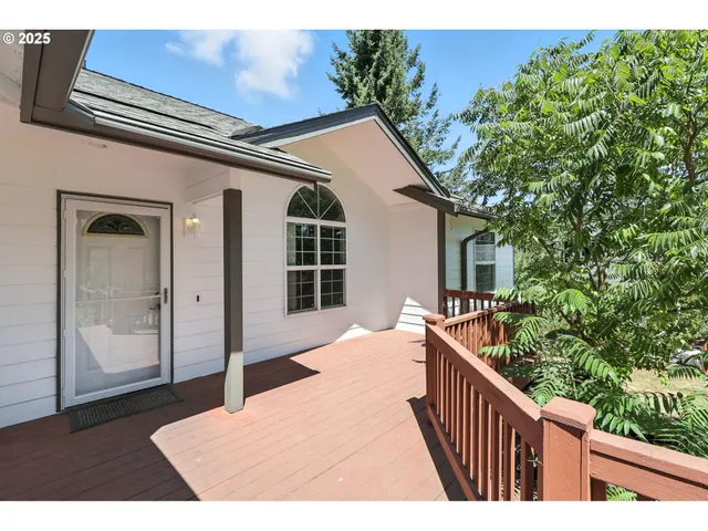 a view of a house with backyard and porch