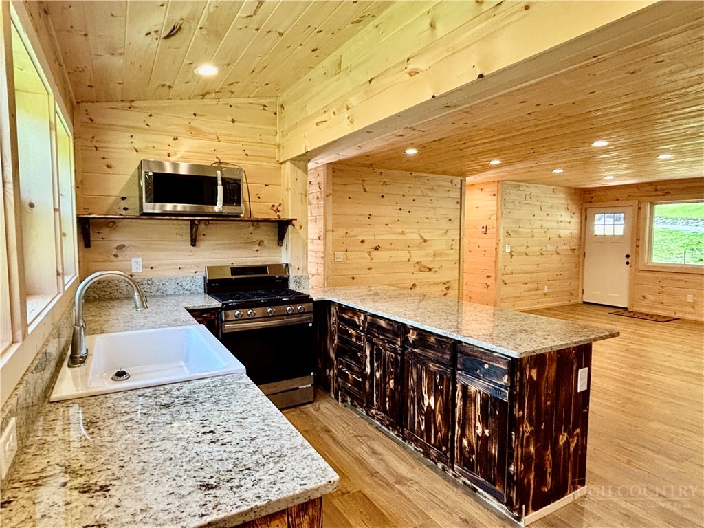 4943-4965 Hickory Nut Gap Road Banner Elk, NC 28604 - Photo 11 of 36