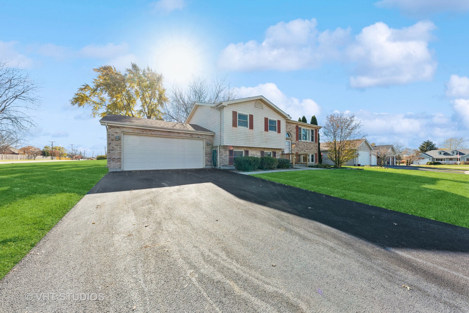 798 Amanda Road New Lenox, IL 60451 - Photo 2 of 20 a front view of a house with a yard