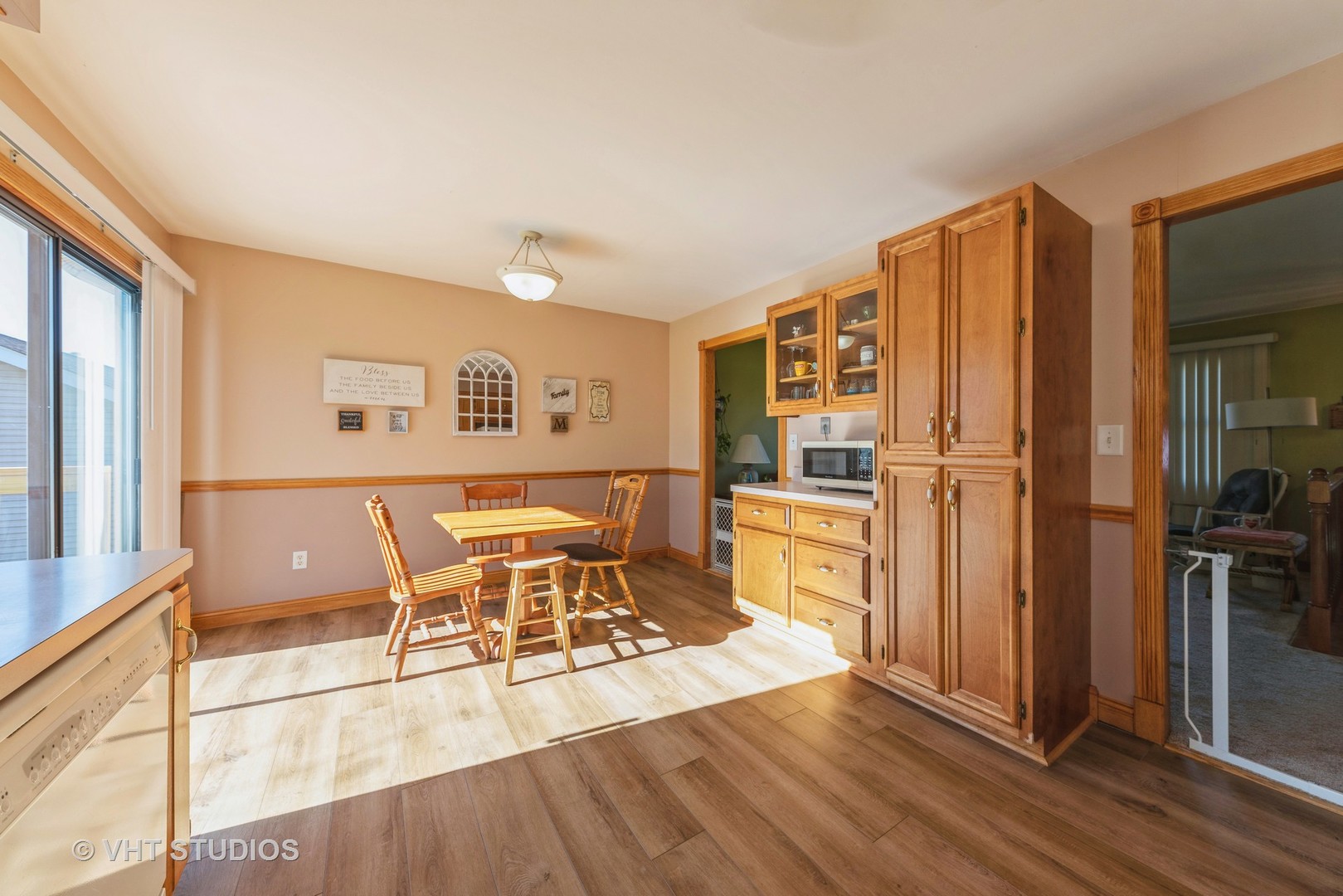798 Amanda Road New Lenox, IL 60451 - Photo 7 of 20 a living room with furniture wooden floor and a table