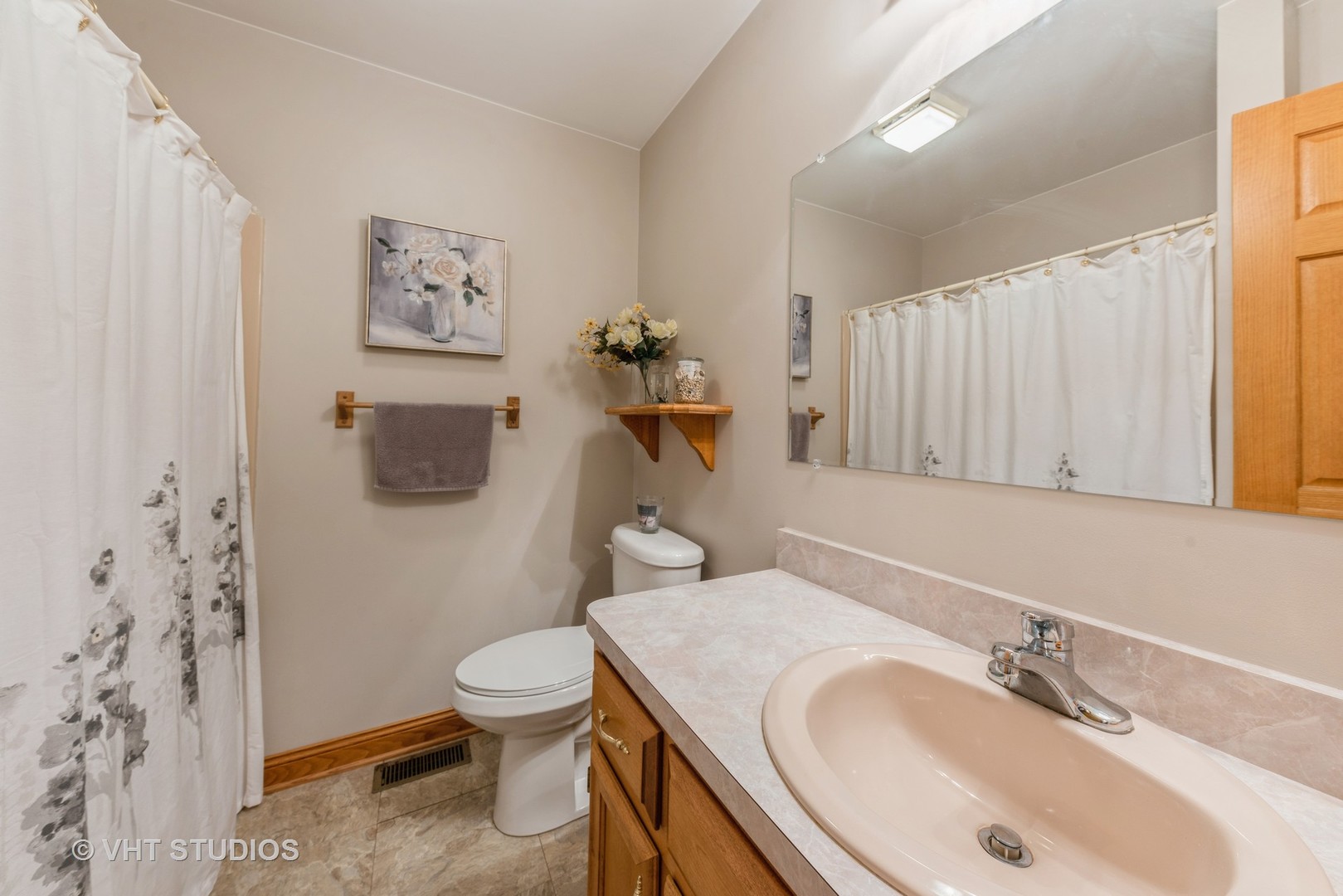 798 Amanda Road New Lenox, IL 60451 - Photo 8 of 20 a bathroom with a sink a toilet and a mirror