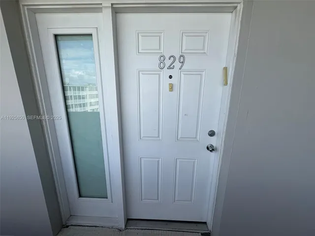 $240,000 | 1750 Northeast 191st Street, Unit 8294, Miami, FL 33179