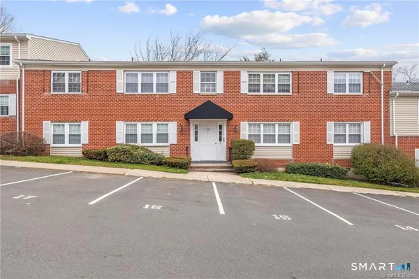 $220,000 | 50 Greenhouse Road, Unit 26B, Bridgeport, CT 06606