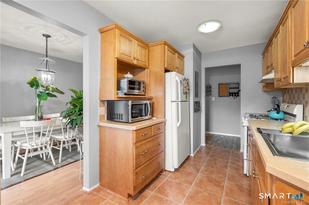 50 Greenhouse Road, Unit 26B Bridgeport, CT 06606 - Photo 8 of 15