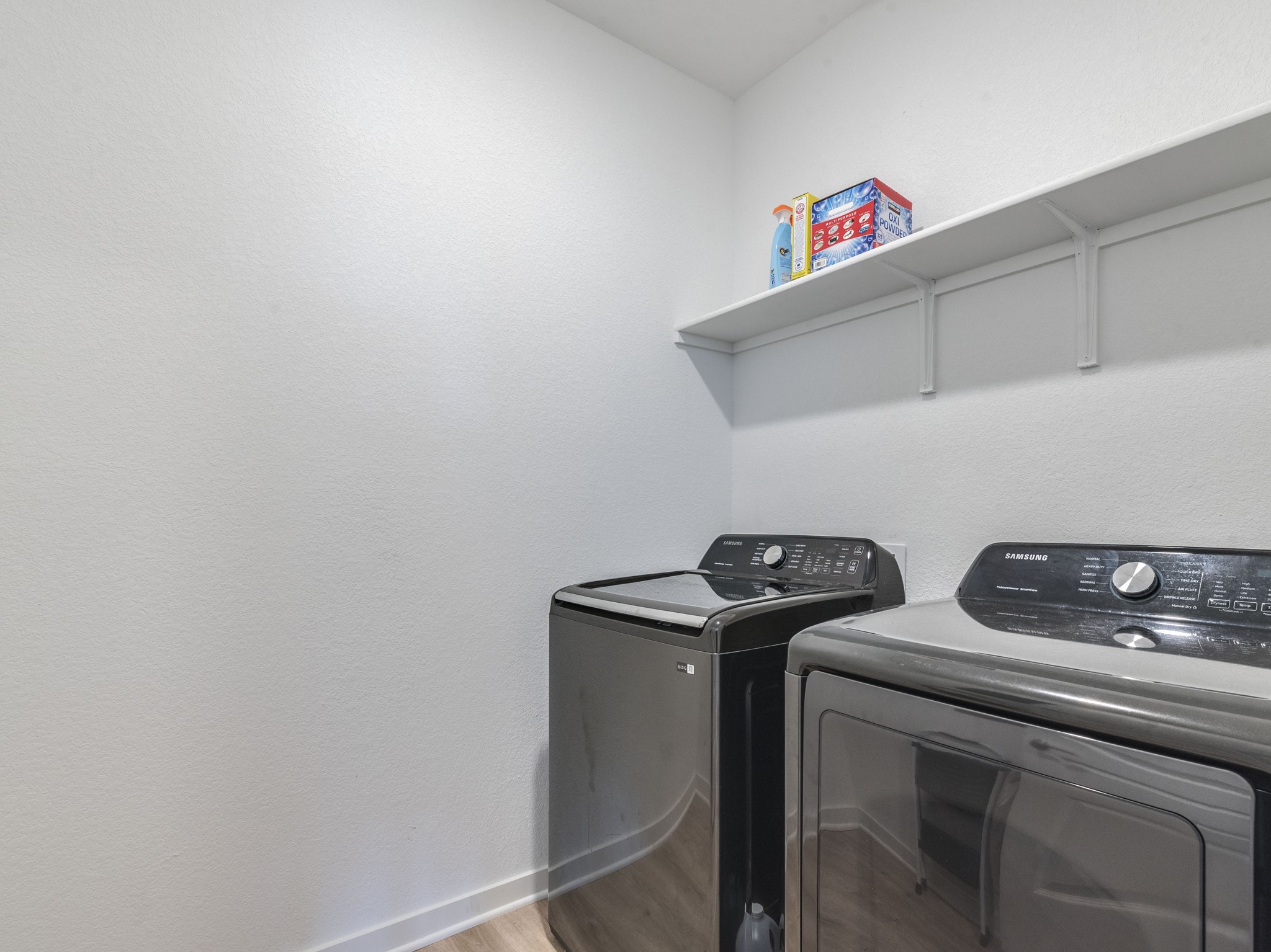 2132 Centerline Lane Georgetown, TX 78628 - Photo 23 of 30 Separate laundry room with additional full wall linen closet adjacent. Samsung washer/dryer (negiotable)