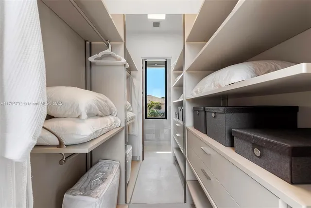 $19,900,000 | 22 Isla Bahia Drive, Fort Lauderdale, FL 33316