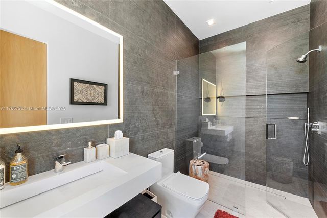 $19,900,000 | 22 Isla Bahia Drive, Fort Lauderdale, FL 33316