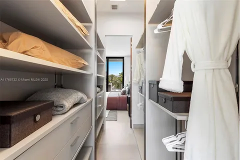 $19,900,000 | 22 Isla Bahia Drive, Fort Lauderdale, FL 33316