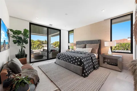 $19,900,000 | 22 Isla Bahia Drive, Fort Lauderdale, FL 33316