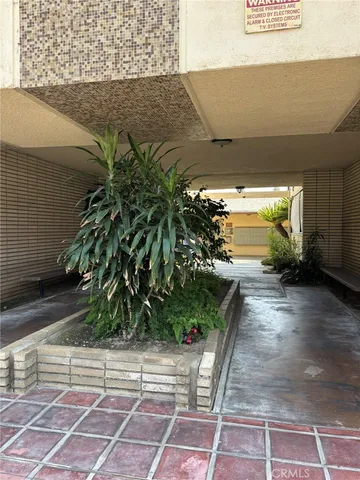 a view of livingroom with entryway