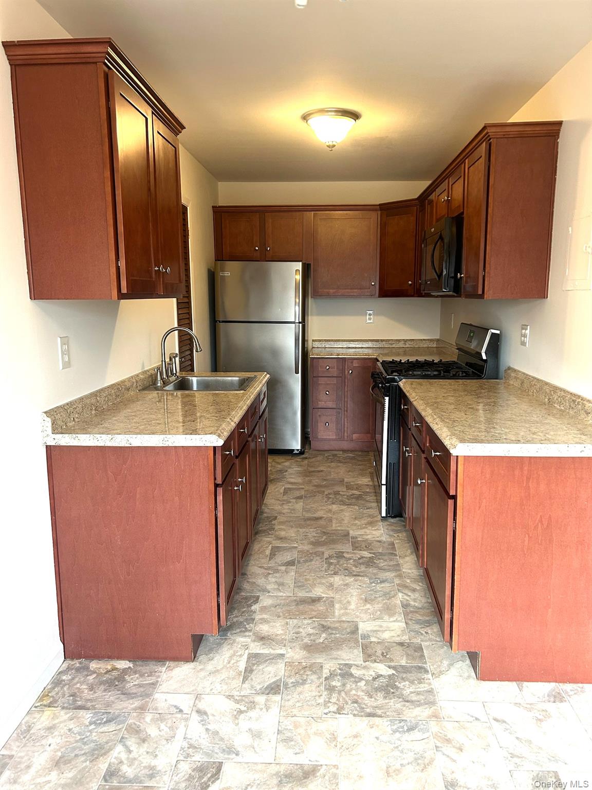 8 Colonial Road, Unit 8 Beacon, NY 12508 - Photo 4 of 10