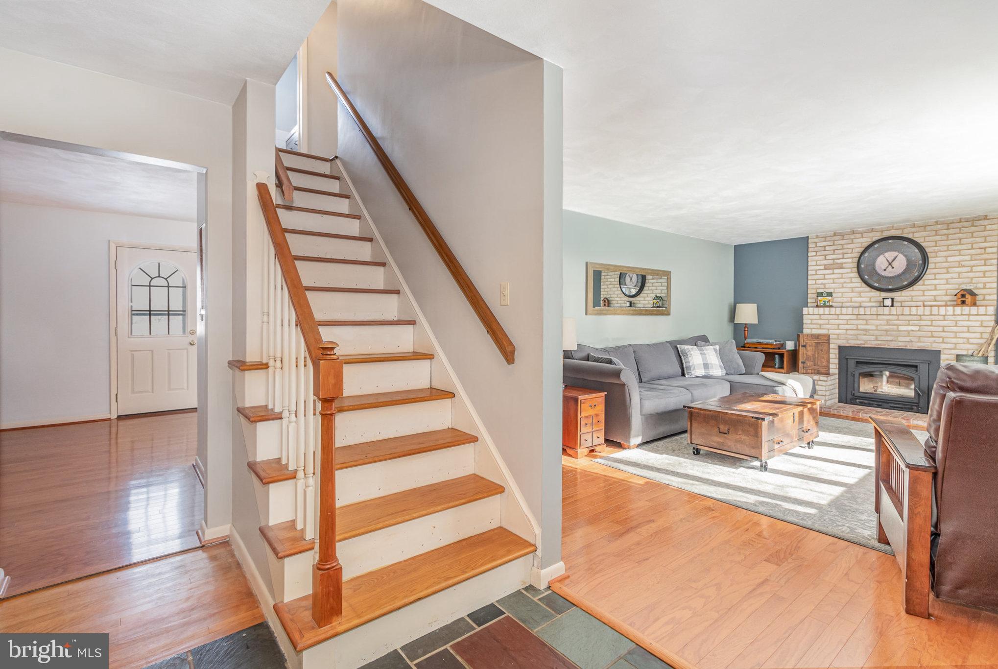 207 Hilltop Road Boiling Springs, PA 17007 - Photo 5 of 37