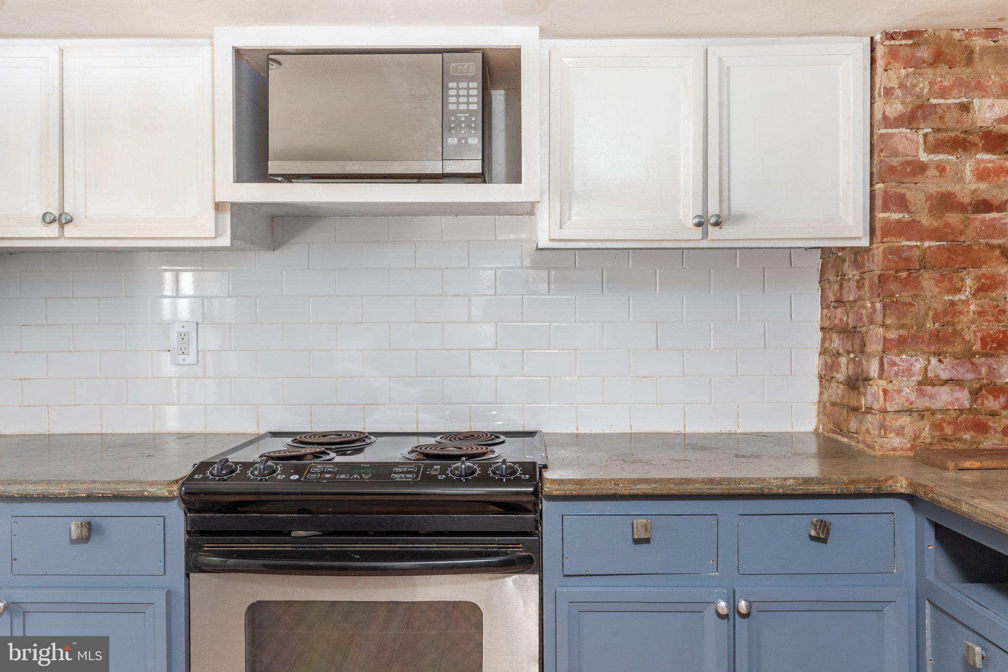 7443 Keith Road Warrenton, VA 20186 - Photo 17 of 44 Custom backsplash