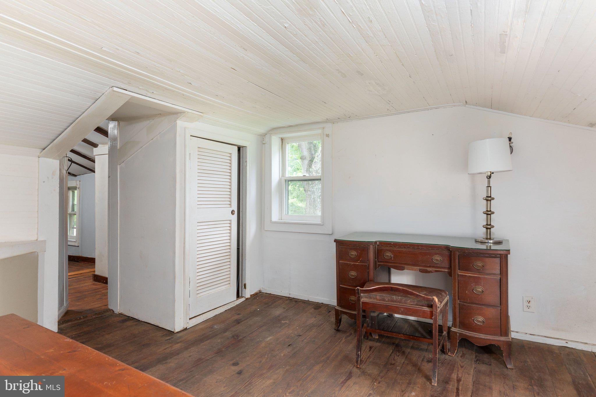 7443 Keith Road Warrenton, VA 20186 - Photo 19 of 44 Bonus Room outside primary bedroom