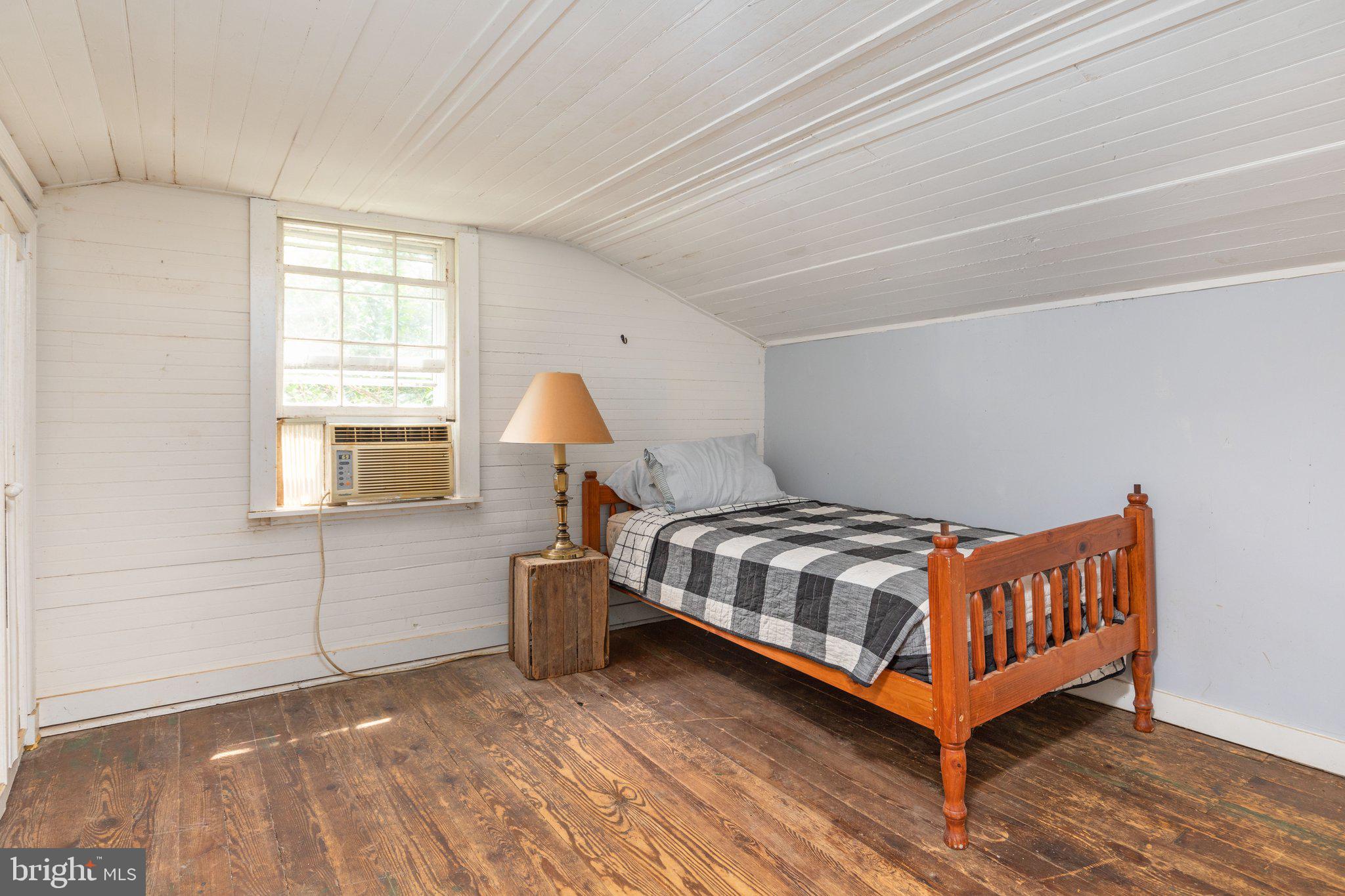 7443 Keith Road Warrenton, VA 20186 - Photo 24 of 44 Second Bedroom