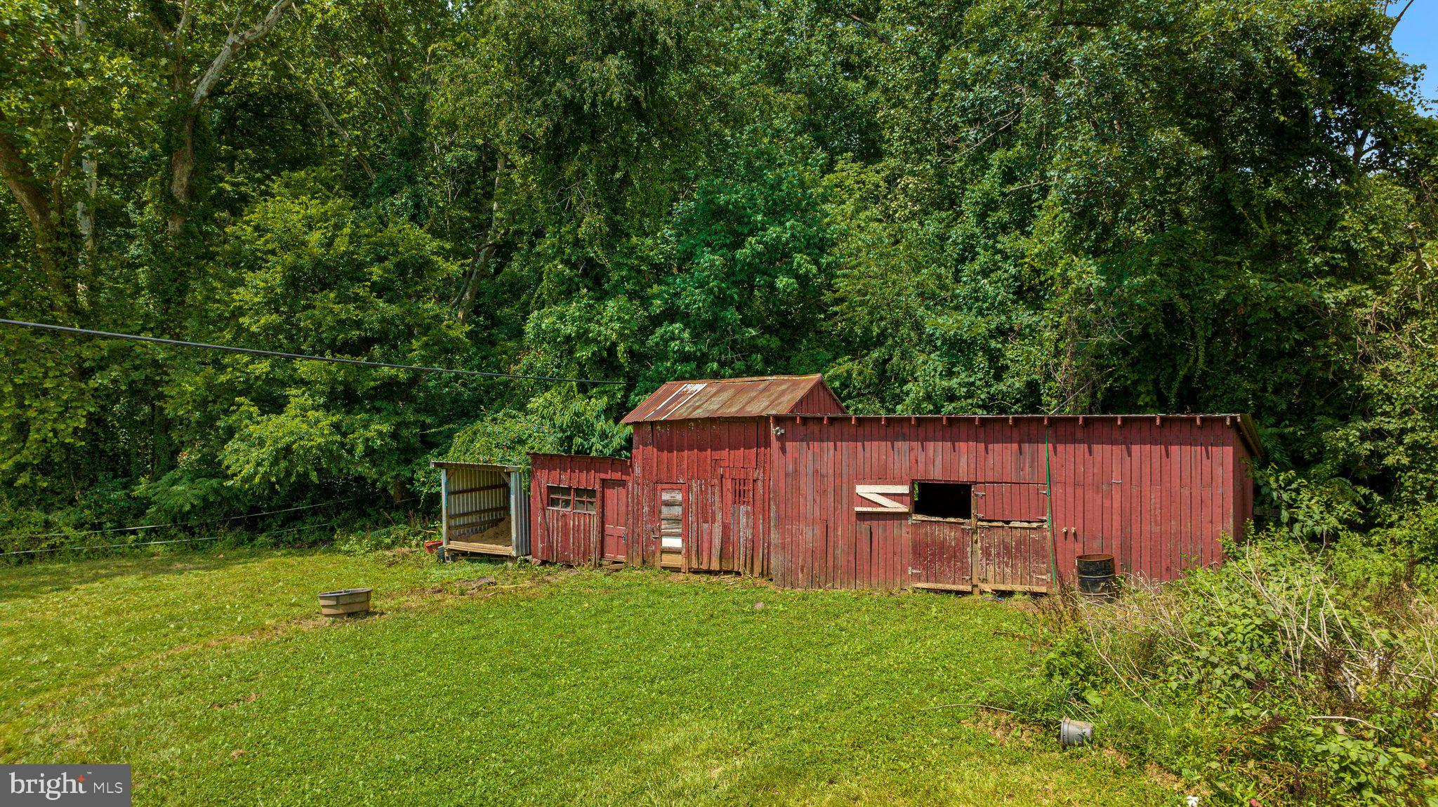 7443 Keith Road Warrenton, VA 20186 - Photo 3 of 44 Two-stall barn