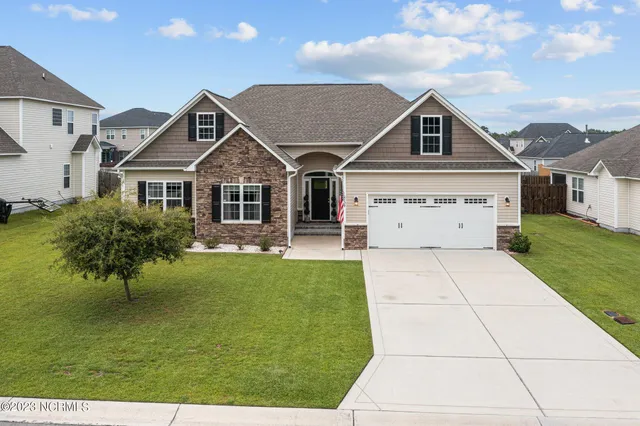 $2,200 | 239 Sailor Street, Sneads Ferry, NC 28460