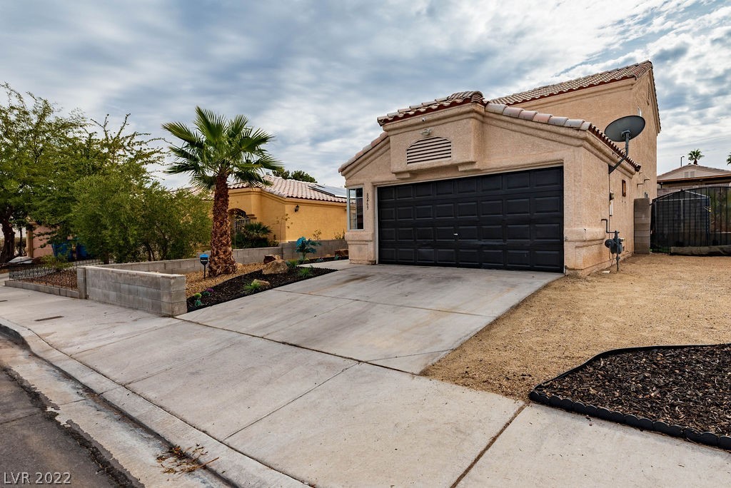 8269 Cimarron Ridge Drive Las Vegas, NV 89128 - Photo 2 of 29