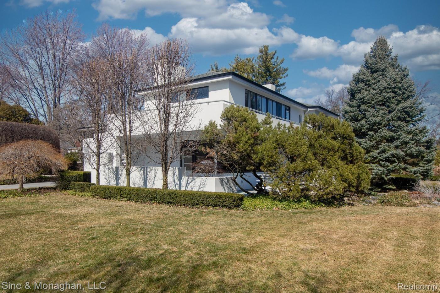 10 Provencal Road Grosse Pointe, MI 48236 - Photo 79 of 94 10-provencal-exterior from front livingroom area.jpg