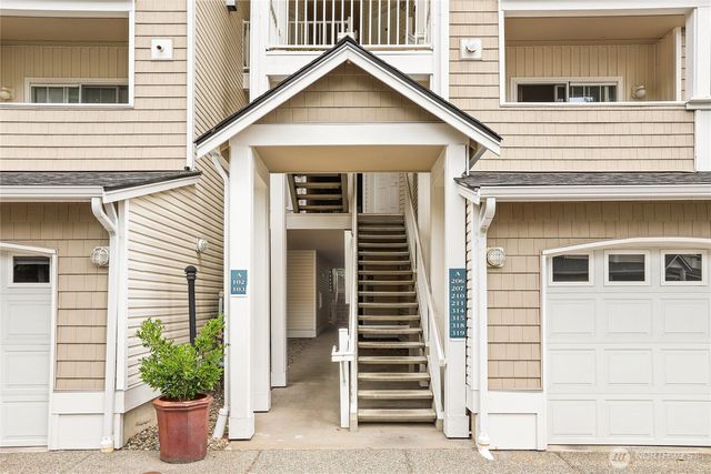 a view of a house with entryway