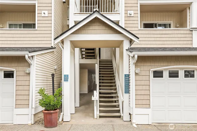 a view of a house with entryway