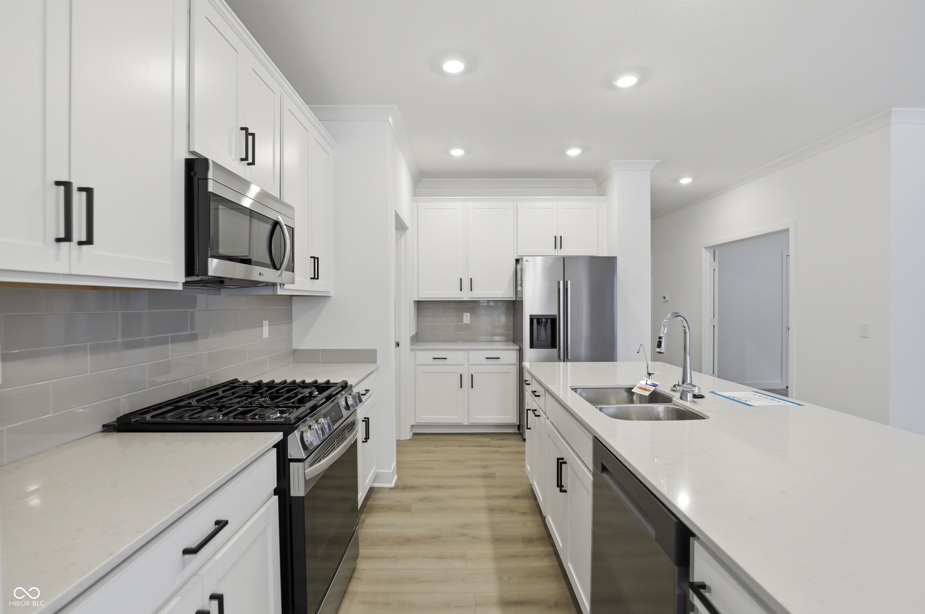 5339 Nettleton Way Avon, IN 46123 - Photo 10 of 52