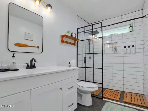 $599,900 | 630 Ancient Oaks Court, White Pine, TN 37890