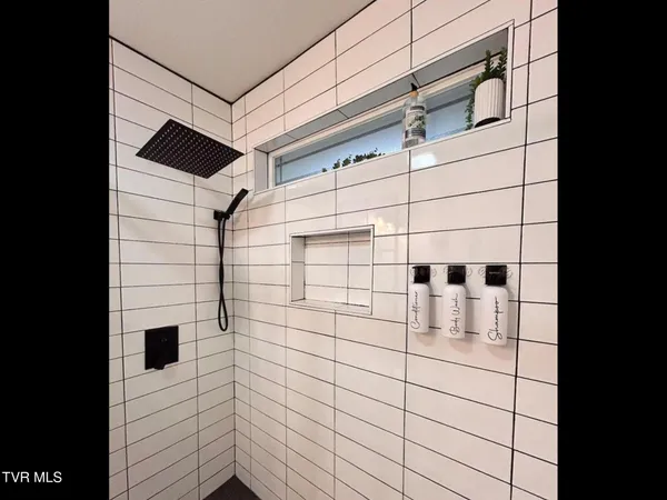 $599,900 | 630 Ancient Oaks Court, White Pine, TN 37890