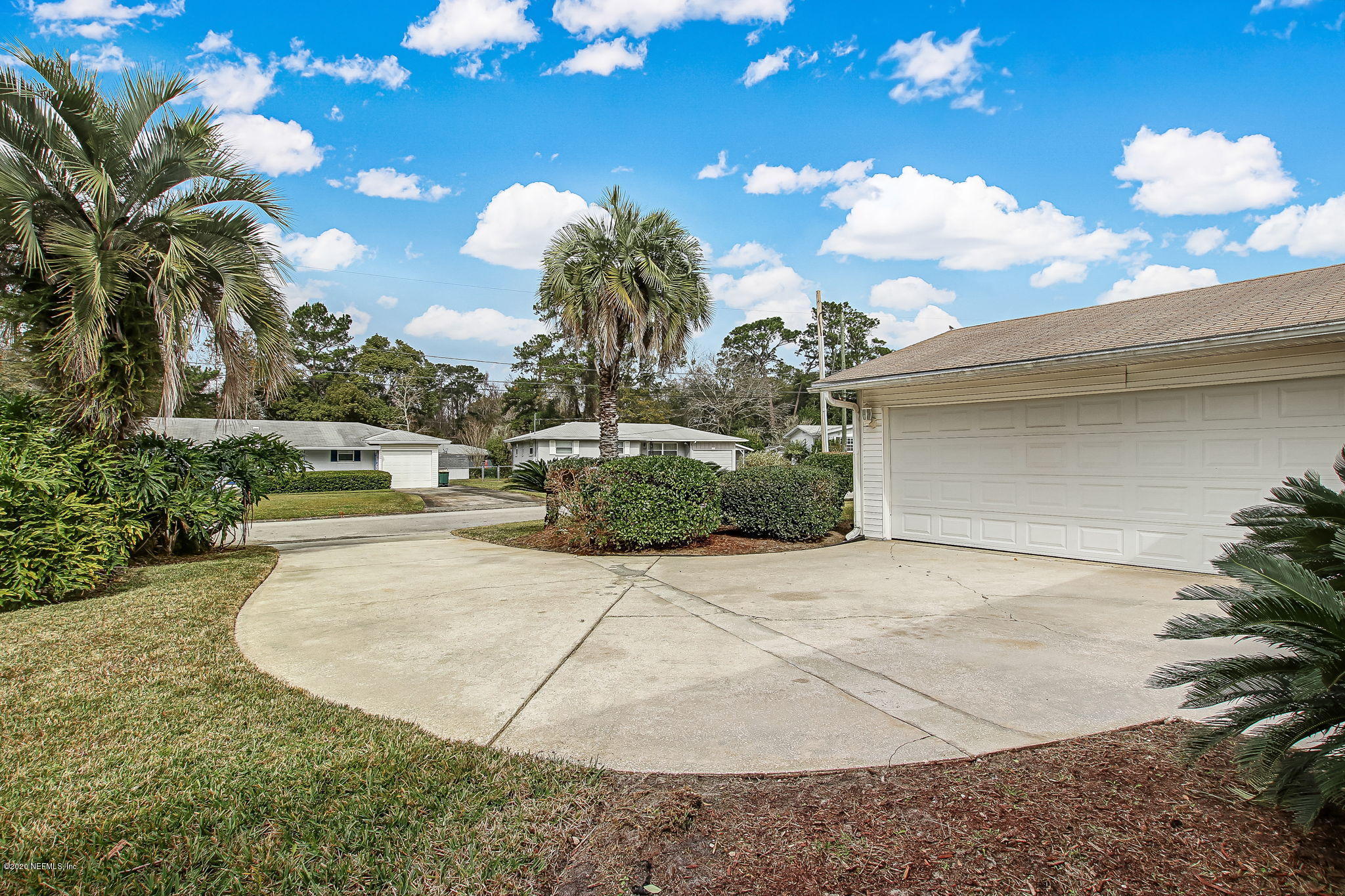 7736 Cayman Road Jacksonville, FL 32216 - Photo 3 of 41 7736+Cayman+Rd+Jacksonville-4-web-Garage