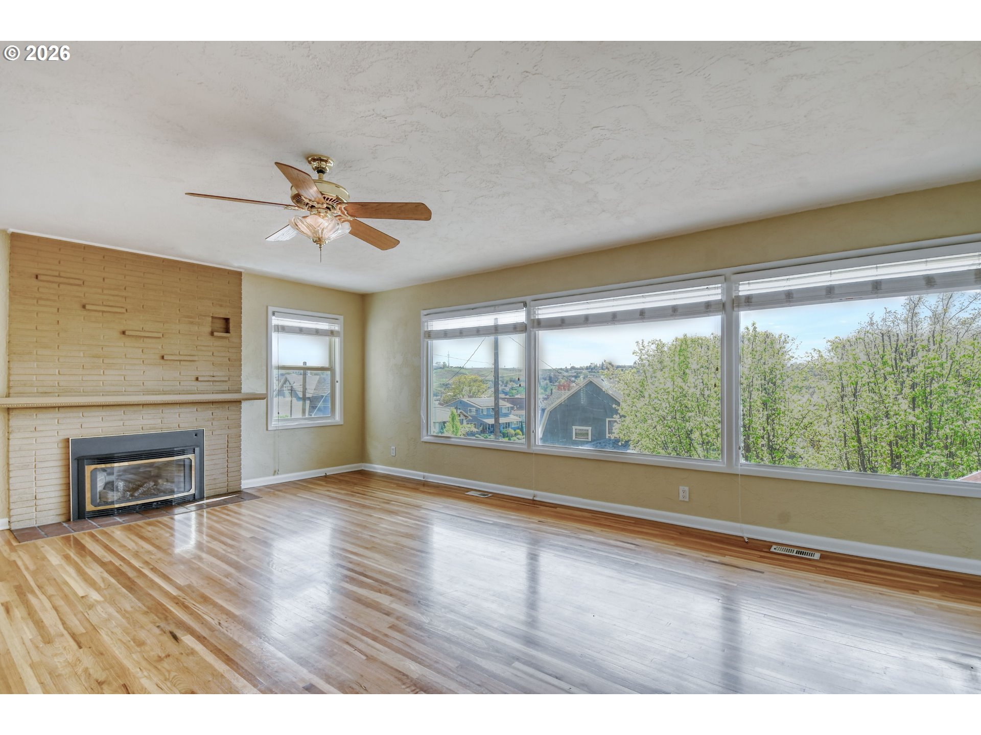 207 Northwest Ellis Avenue Pendleton, OR 97801 - Photo 5 of 48