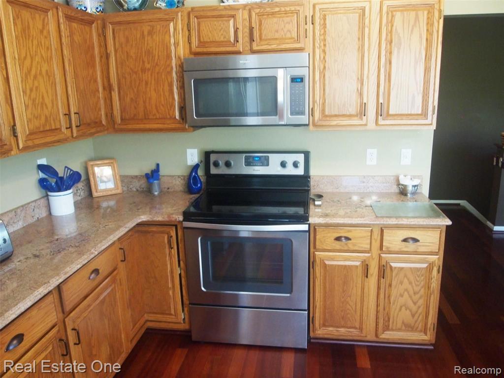 824 Ridgeside Drive, Unit 37 Milford, MI 48381 - Photo 7 of 37