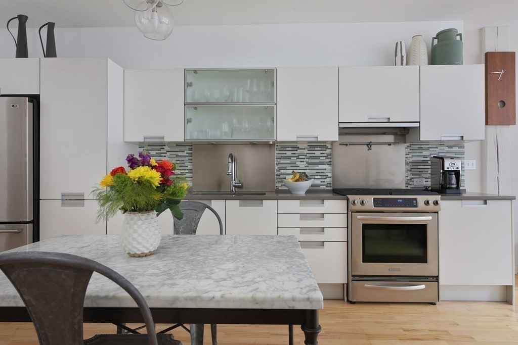 346 Congress Street, Unit 305 Boston, MA 02210 - Photo 2 of 9