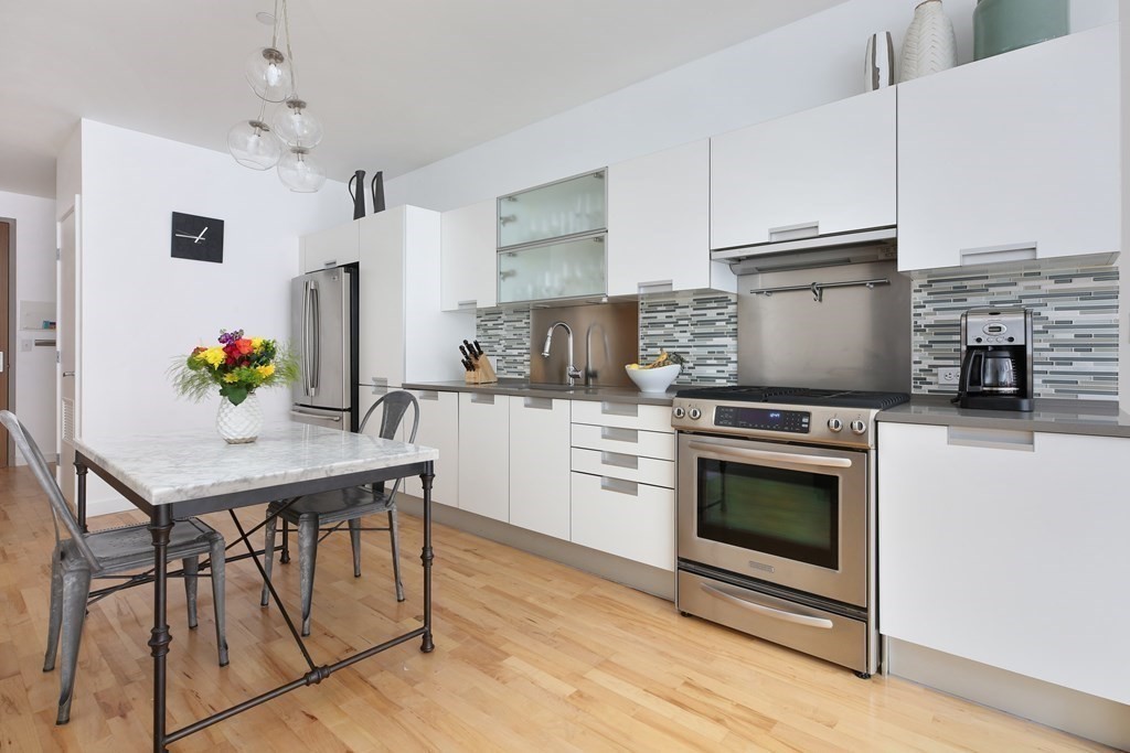 346 Congress Street, Unit 305 Boston, MA 02210 - Photo 3 of 9