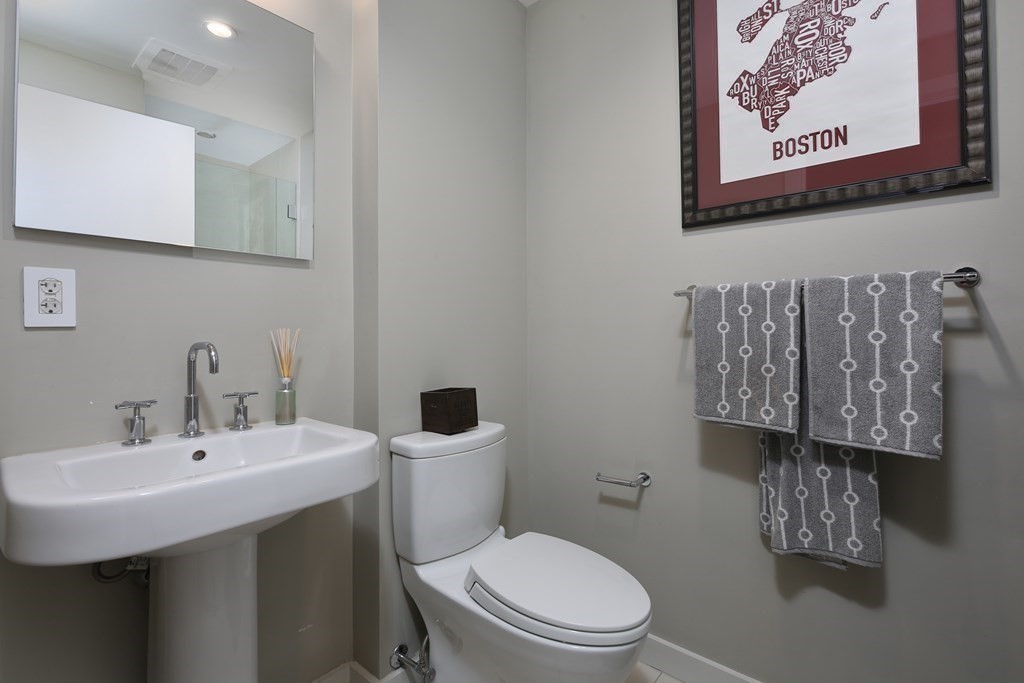 346 Congress Street, Unit 305 Boston, MA 02210 - Photo 7 of 9